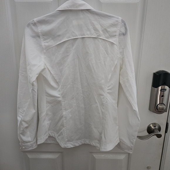 Columbia Women's Crisp White Button Down Shirt - Picture 7 of 7